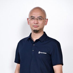 Xinwei Hu headshot