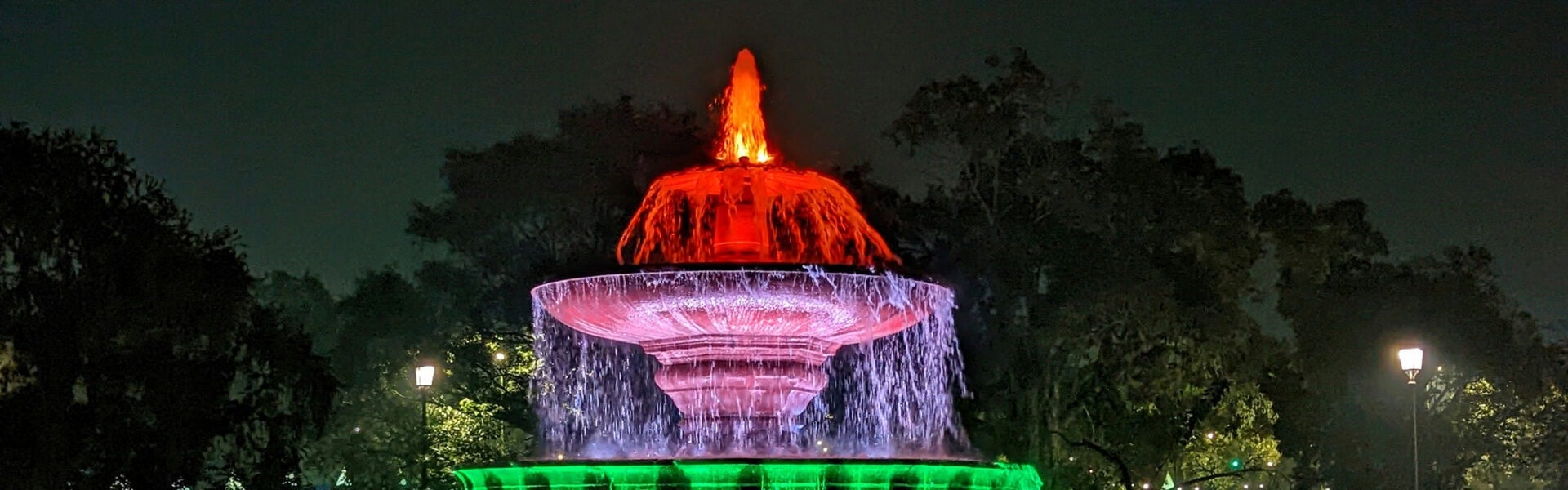 India Gate fountain at night