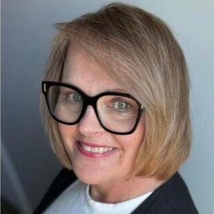 Stacey Kruczek headshot