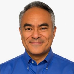 Roberto Machorro headshot