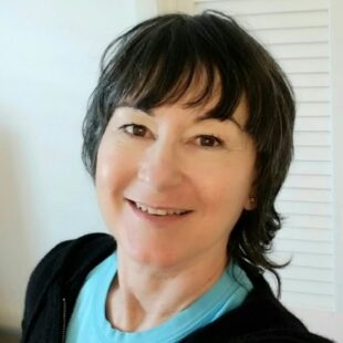 Elaine Raybourn headshot